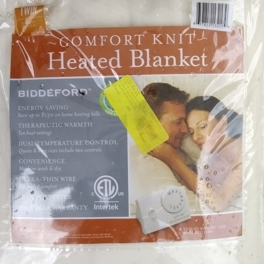 Comfort knit heated blanket